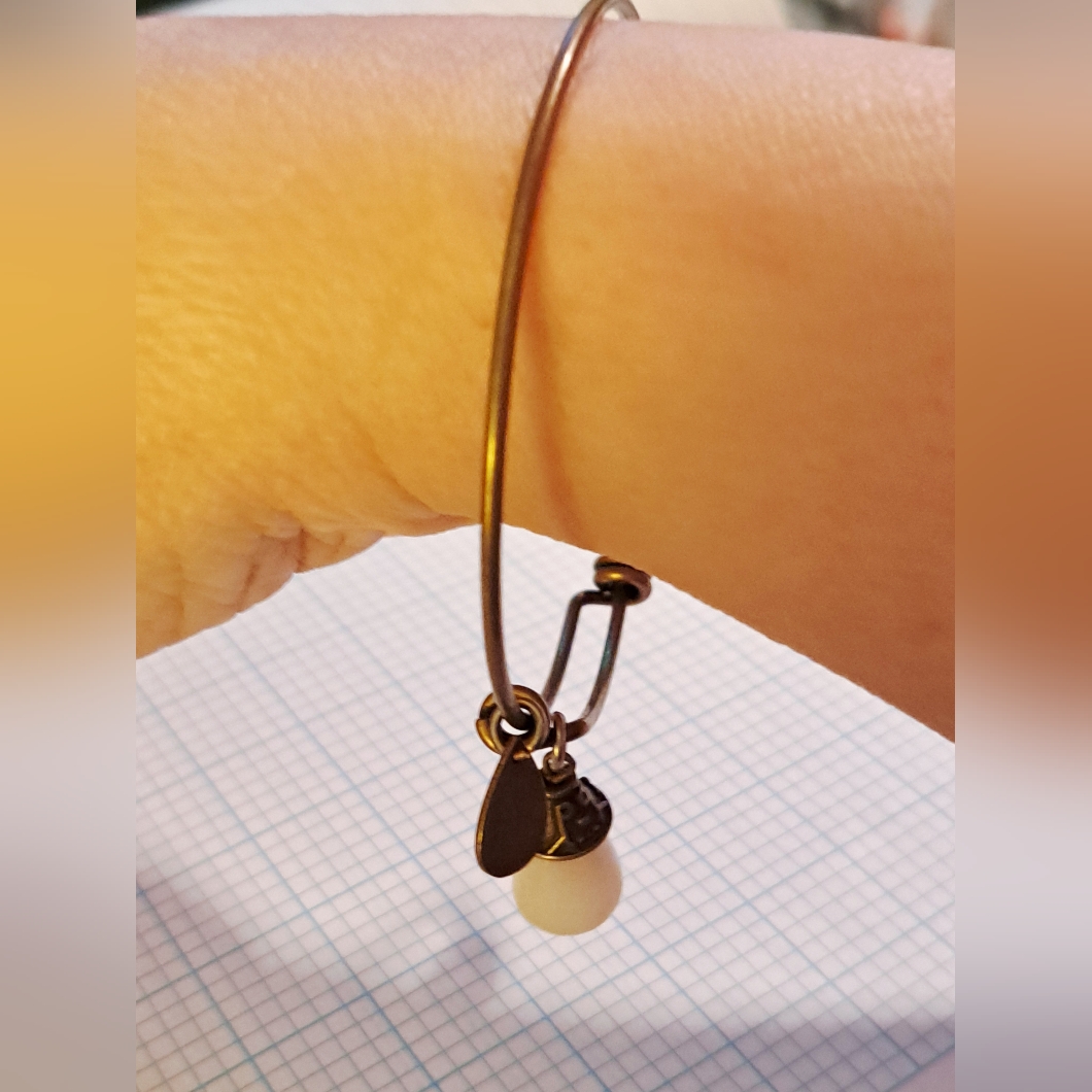 Chic Gold Tone And Cream Charm Bangle Bracelet